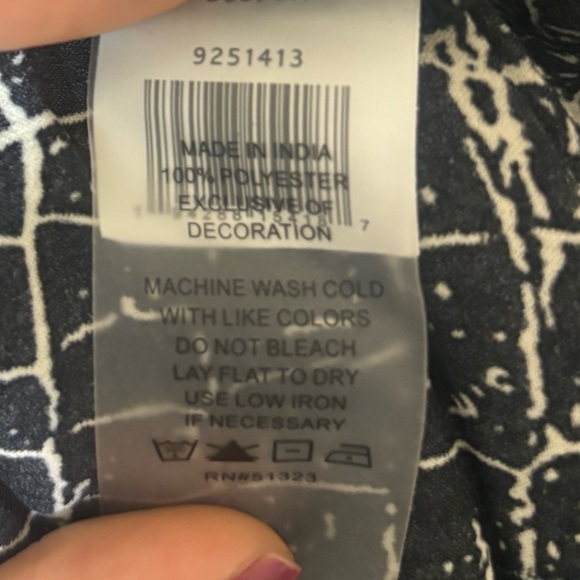 Vince Camuto  black and white pleated midi skirt - Picture 3 of 3